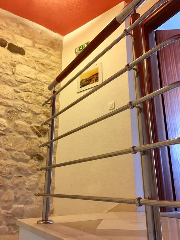 Apartments Feral Трогир Екстериор снимка