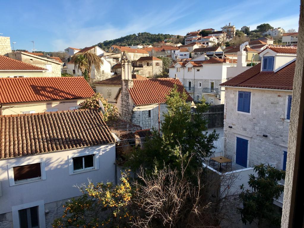 Apartments Feral Трогир Екстериор снимка