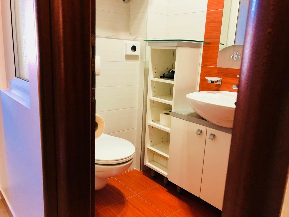 Apartments Feral Трогир Екстериор снимка