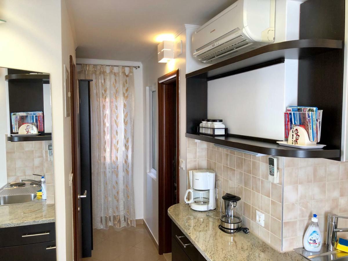 Apartments Feral Трогир Екстериор снимка